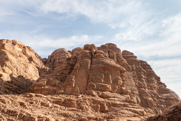 Fototapeta premium Unforgettable mountain ranges in red desert of the Wadi Rum near Amman in Jordan