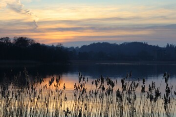 Obraz na płótnie Canvas Sunset at the lake