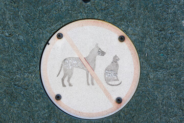 no cats and dogs sign in park