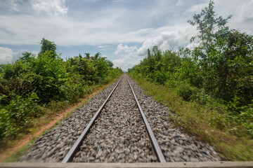 Dans le BambooTrain en marche, proche de Battamang, format paysage