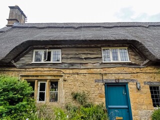 Fototapeta na wymiar View of old cottage 