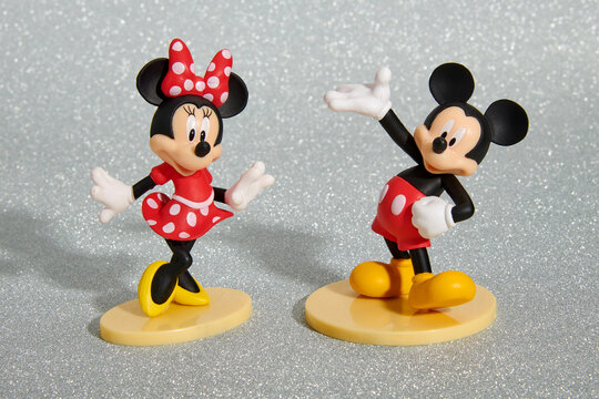 Minnie Mouse and Mickey Mouse dance on round blocks