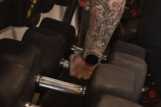 Sport et entrainement en salle de fitness