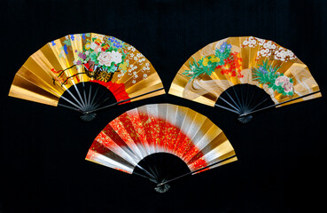 日本的伝統工芸品の舞扇、舞踊や装飾品としも非常に美しい。贈り物にも最適。