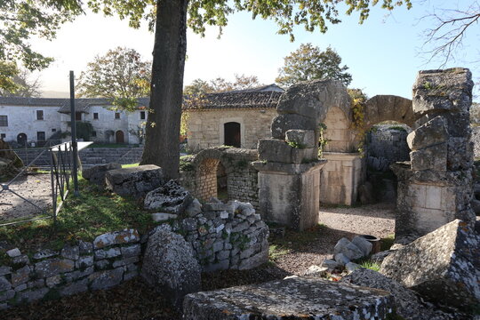 Altilia - Scorcio del teatro romano nel Parco Archeologico di Sepino