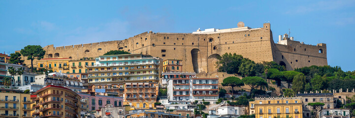 Naples et son château