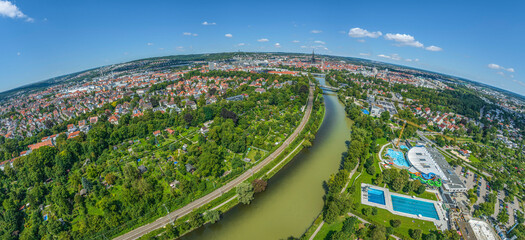 Ausblick auf das Donautal nahe des Donaubades westlich von Ulm und Neu-Ulm