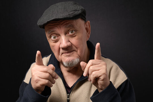 portrait homme &acirc;g&eacute; d&eacute;monstratif