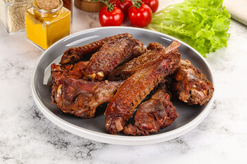 Roasted duck wings with sauce