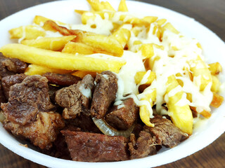  Closeup of portion of beef, fries and onion in polystyrene packed lunch very common in Brazil known as marmitex (marmita) (packed lunch)
