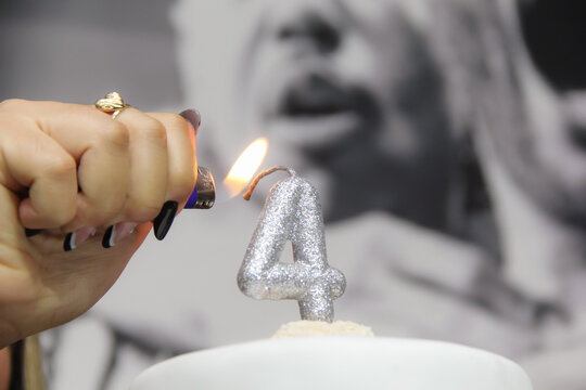 acendendo vela de 4 anos