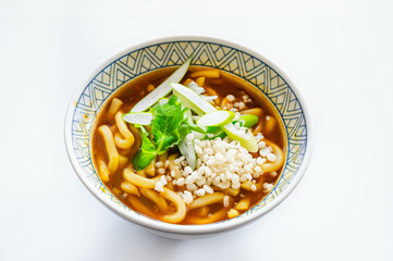 白背景のカレーうどん