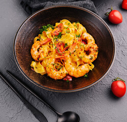 Fettuccine pasta with shrimp and tomatoes