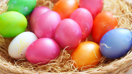 Obraz na płótnie Canvas colorful painted easter eggs inside a nest