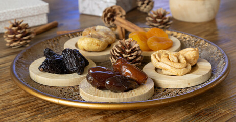 Assortiment de fruits secs, séchés et confits