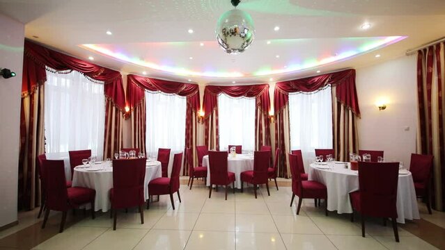  Events hall with round tables and mirror ball in manor
