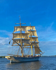 magnifique bateau 2 mats sur la mer du nord