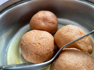 Nolen Gurer Rosogolla