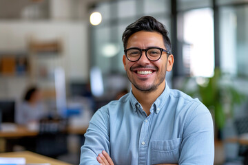 Obraz premium Confident Latin professional in office environment smiling at camera