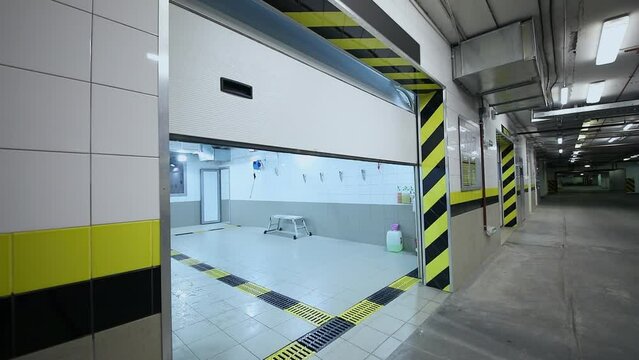 Opening of entrance gate in empty car-washing depot