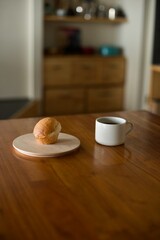 おやつのパンとホットコーヒー