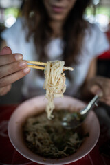 girl eating noodles - 730432790