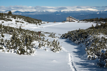 Fototapeta na wymiar Winter view of Pirin Mountain near Bezbog Peak, Bulgaria