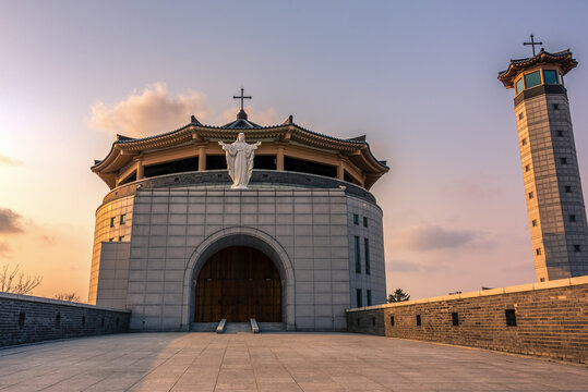 2018. 3. 10. 충청남도 서산시에서 촬영, 해미순교성지 대성당의 전경(정면보기)-Front view of Haemi Martyrs&rsquo; Cathedral at the Haemi Martyrs&rsquo; Sacred Site in Seosan, Chungcheongnam-do, South Korea