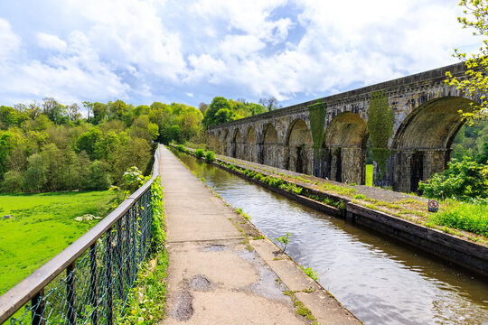 A Serene Journey: Crossing the Chirk Aqueduct Aboard a Narrow Boat