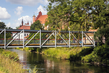 Brücke in Vilnius mit der St. anne Kirche im Hintergrund