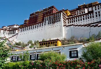 Once home to the Dalai Lama, Potala Palace is a popular tourist - obrazy, fototapety, plakaty