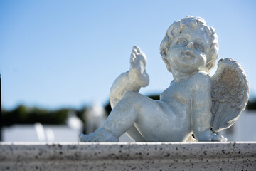 Fototapeta na wymiar angel statue close-up