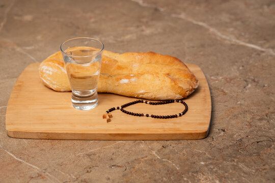 ayuno en cuaresma sacrificio de pan y agua oracion y espiritualidad para la religi&oacute;n cat&oacute;lica cristiana