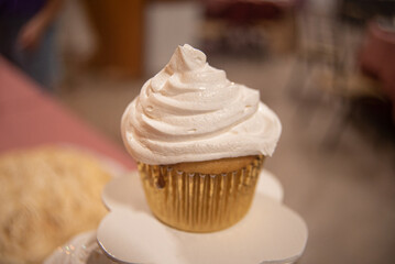 postre de cumpleaños cupcakes