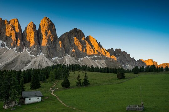 Sunrise, Glatschalm, Geislerspitzen, Villnoess Valley, Sass Rigais, Dolomites, South Tyrol, Italy, Europe