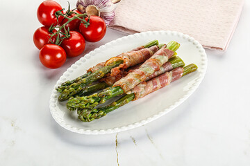 Grilled asparagus with bacon
