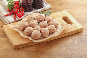 Raw chicken meatballs for cooking