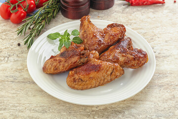 Roasted chicken wings with spicy sauce