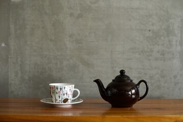 ティーポットとカップアンドソーサー