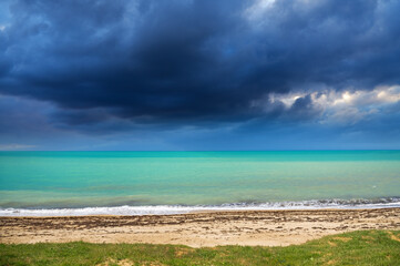 Obraz premium sea beach after a storm