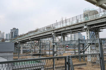ソウル駅の上を跨ぐ歩行者専用の歩道橋