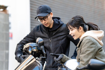 Fototapeta premium バイク趣味の男女