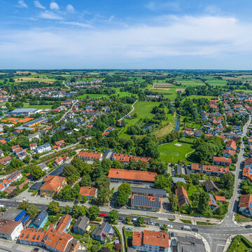 Ausblick auf Dorfen im Landkreis Erding in Oberbayern, Blick nach Osten ins Isental