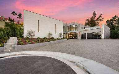 Modern house with a spacious driveway