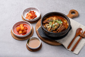 Yangpyeong, hangover soup, sundaeguk, Korean food, bone hangover soup, side dishes, salted shrimp, earthenware, kkakdugi,
