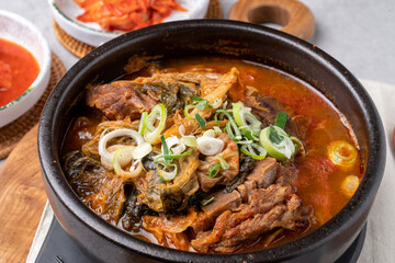 Yangpyeong, hangover soup, sundaeguk, Korean food, bone hangover soup, side dishes, salted shrimp, earthenware, kkakdugi,
