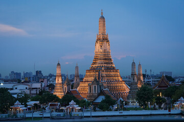 Fototapeta premium Twilight beautiful Wat Arun temple Bangkok Thailand