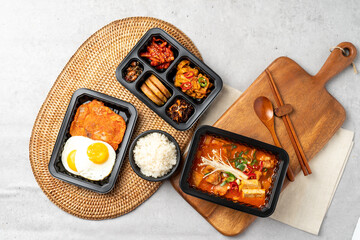 Korean food, braised spicy chicken, pork, kimchi stew, squid, stir-fry, red chili paste jjigae, stir-fried spicy pork, beef brisket, pork cutlet, seafood, soft tofu, side dishes, spicy food, rice,