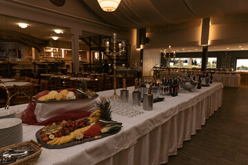 Wedding table with fruits and drinks