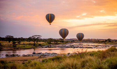Miracle Balloon Safaris in the Serengeti savannah - obrazy, fototapety, plakaty